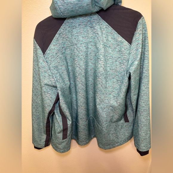 Free Country Aqua Softshell Jacket with removable Hood - Picture 3 of 9